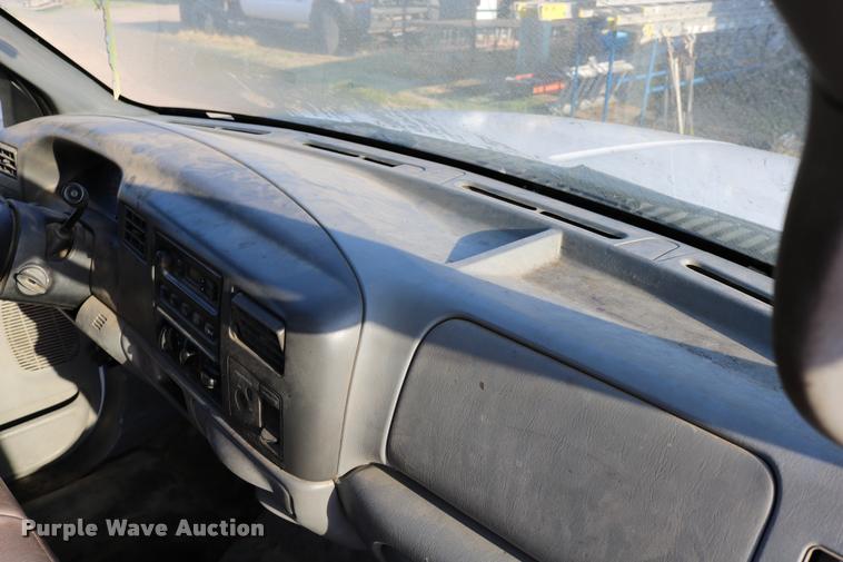 image for item DD0197 2002 Ford F250 Super Duty SuperCab pickup truck