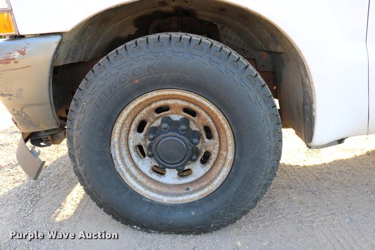 image for item DD0197 2002 Ford F250 Super Duty SuperCab pickup truck