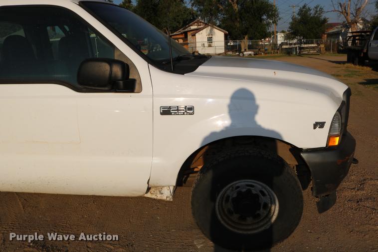 image for item DD0197 2002 Ford F250 Super Duty SuperCab pickup truck