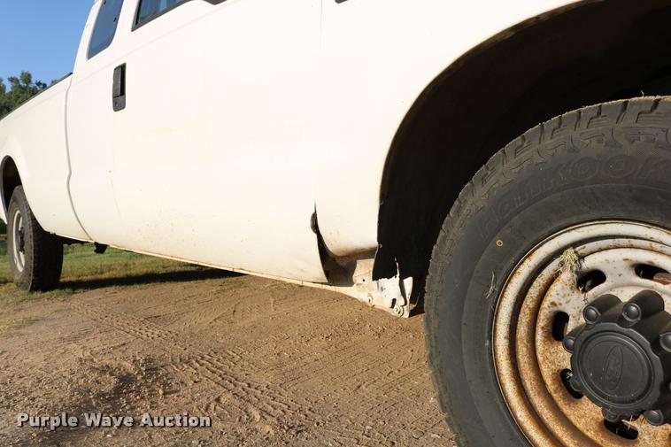 image for item DD0197 2002 Ford F250 Super Duty SuperCab pickup truck