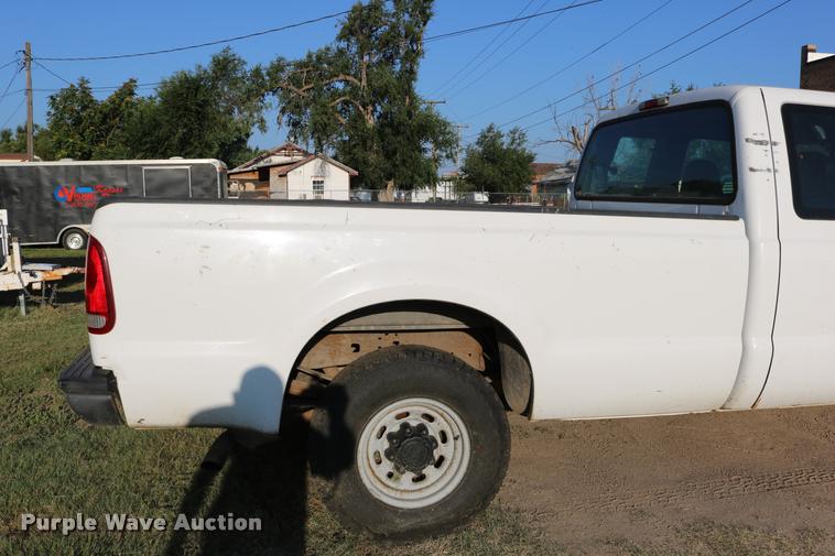 image for item DD0197 2002 Ford F250 Super Duty SuperCab pickup truck