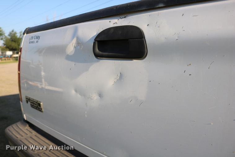 image for item DD0197 2002 Ford F250 Super Duty SuperCab pickup truck