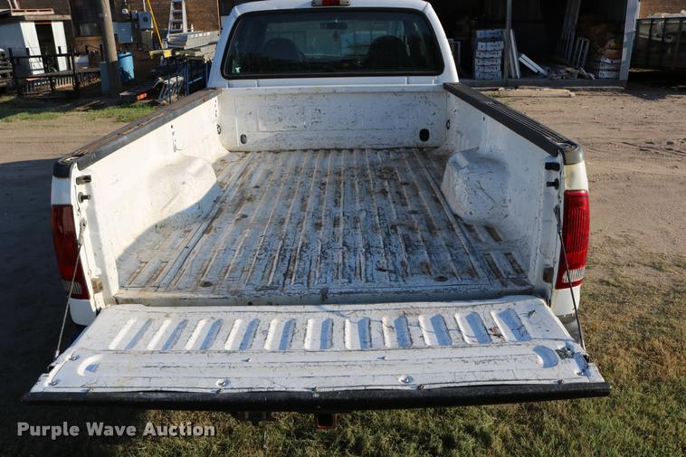 image for item DD0197 2002 Ford F250 Super Duty SuperCab pickup truck