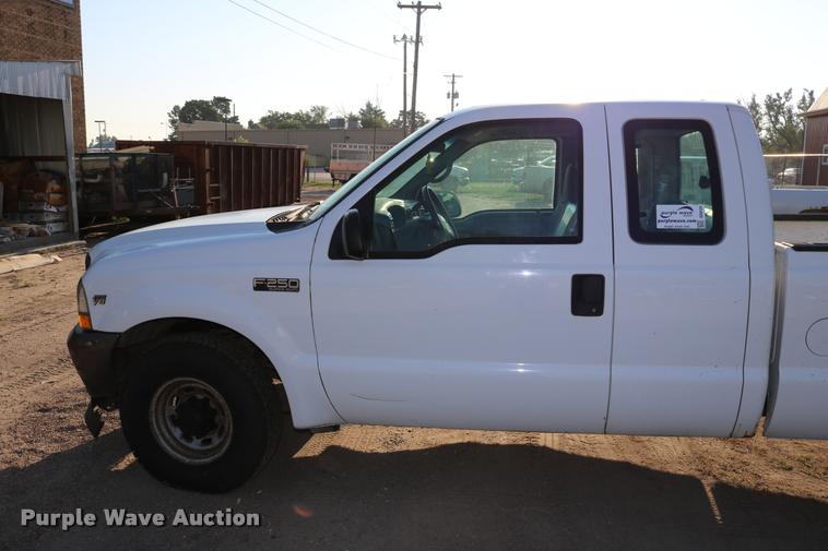 image for item DD0197 2002 Ford F250 Super Duty SuperCab pickup truck