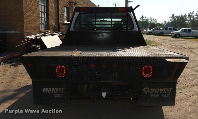 image for item DD0198 2006 Ford F350 Super Duty Crew Cab flatbed pickup truck