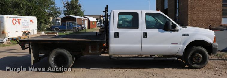 image for item DD0198 2006 Ford F350 Super Duty Crew Cab flatbed pickup truck