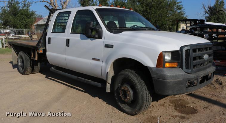 image for item DD0198 2006 Ford F350 Super Duty Crew Cab flatbed pickup truck