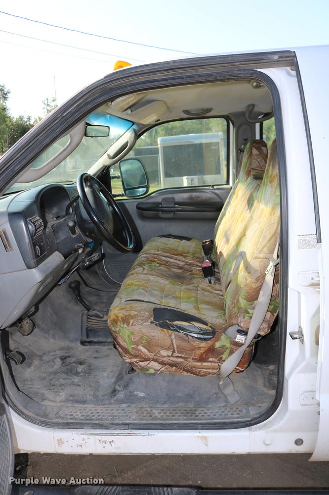 image for item DD0198 2006 Ford F350 Super Duty Crew Cab flatbed pickup truck