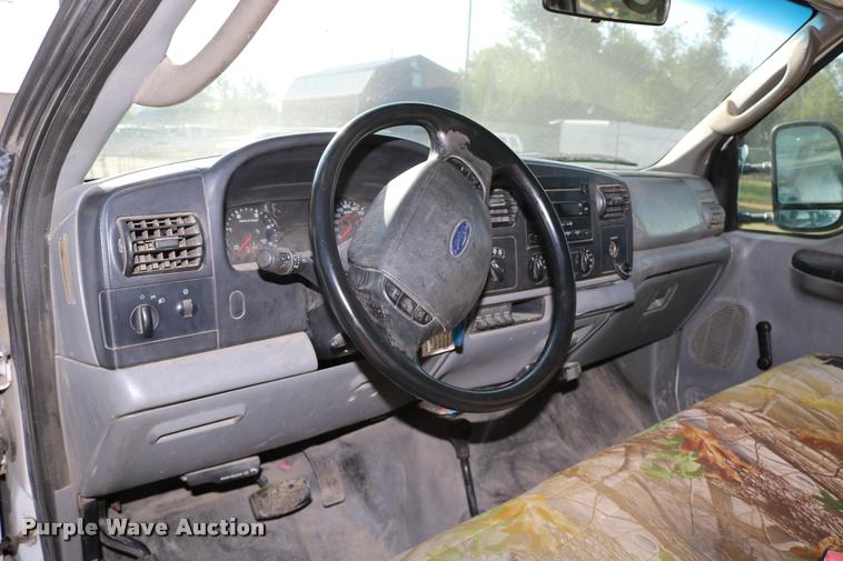 image for item DD0198 2006 Ford F350 Super Duty Crew Cab flatbed pickup truck