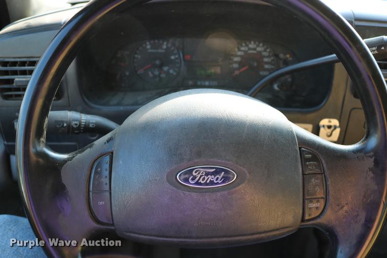 image for item DD0198 2006 Ford F350 Super Duty Crew Cab flatbed pickup truck