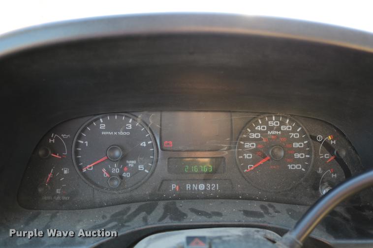 image for item DD0198 2006 Ford F350 Super Duty Crew Cab flatbed pickup truck