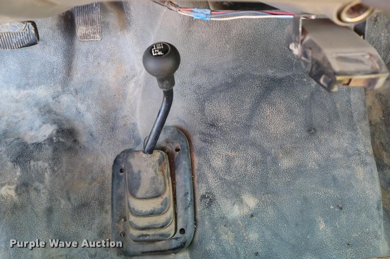 image for item DD0198 2006 Ford F350 Super Duty Crew Cab flatbed pickup truck