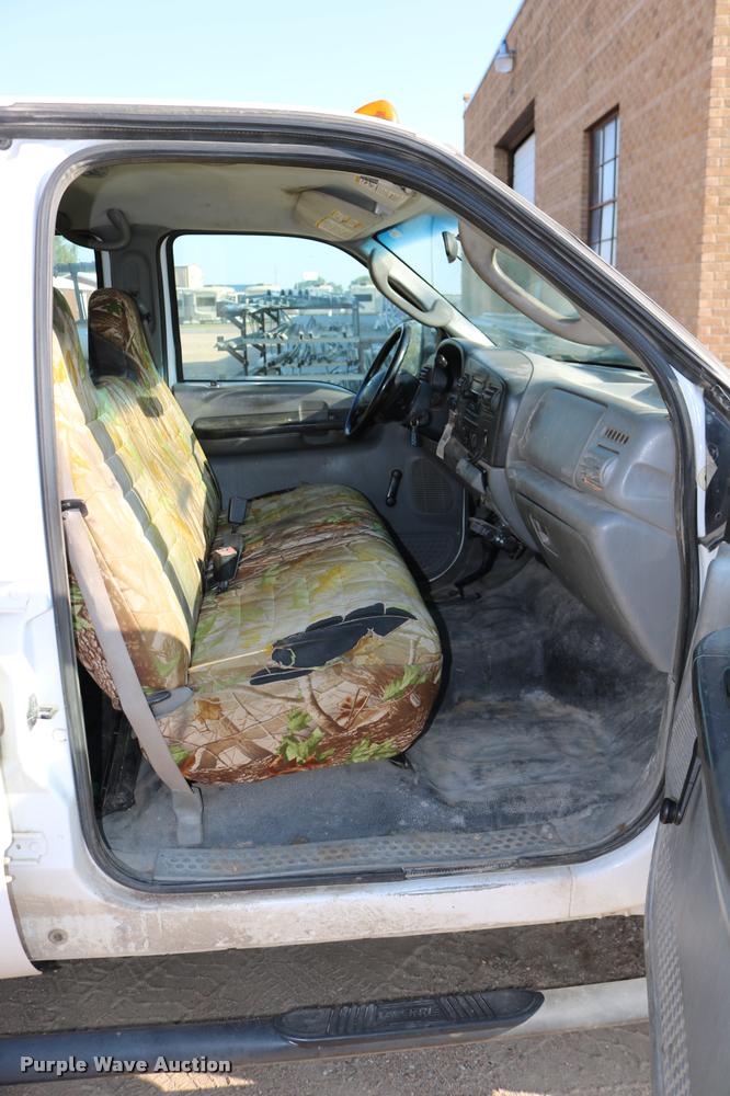 image for item DD0198 2006 Ford F350 Super Duty Crew Cab flatbed pickup truck