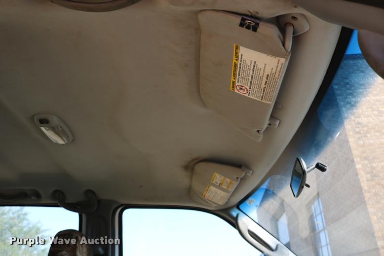 image for item DD0198 2006 Ford F350 Super Duty Crew Cab flatbed pickup truck