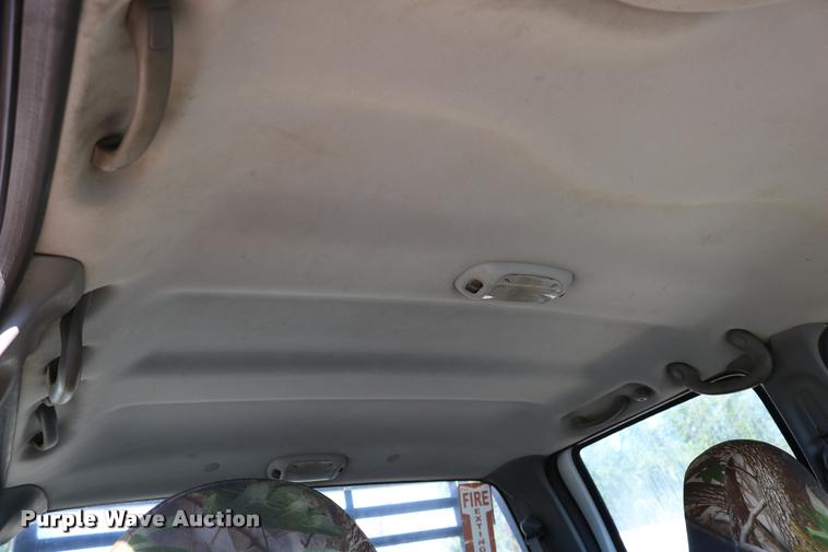 image for item DD0198 2006 Ford F350 Super Duty Crew Cab flatbed pickup truck