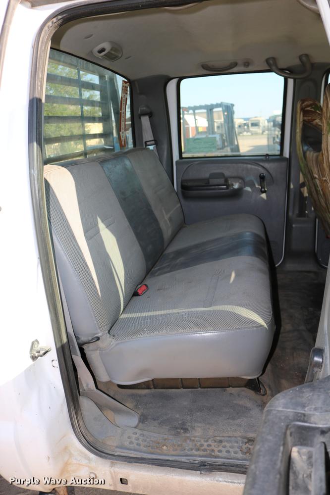 image for item DD0198 2006 Ford F350 Super Duty Crew Cab flatbed pickup truck