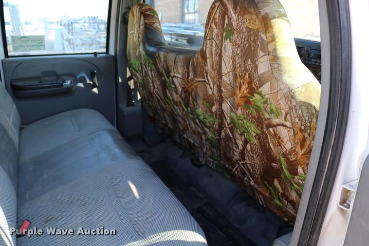 image for item DD0198 2006 Ford F350 Super Duty Crew Cab flatbed pickup truck