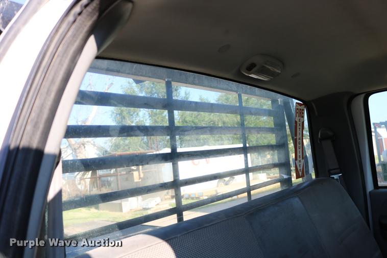 image for item DD0198 2006 Ford F350 Super Duty Crew Cab flatbed pickup truck