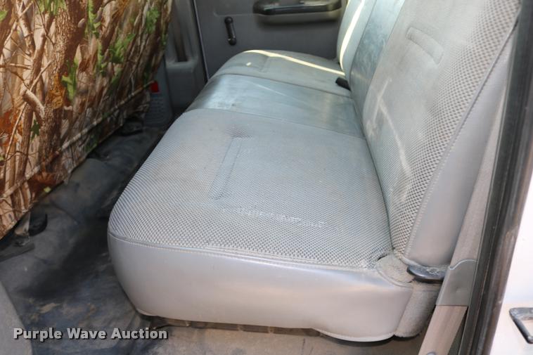 image for item DD0198 2006 Ford F350 Super Duty Crew Cab flatbed pickup truck