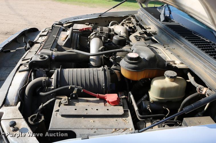 image for item DD0198 2006 Ford F350 Super Duty Crew Cab flatbed pickup truck