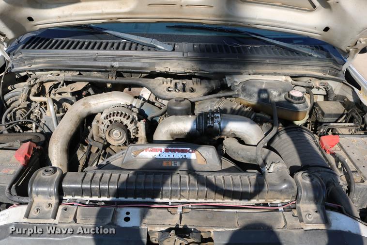 image for item DD0198 2006 Ford F350 Super Duty Crew Cab flatbed pickup truck