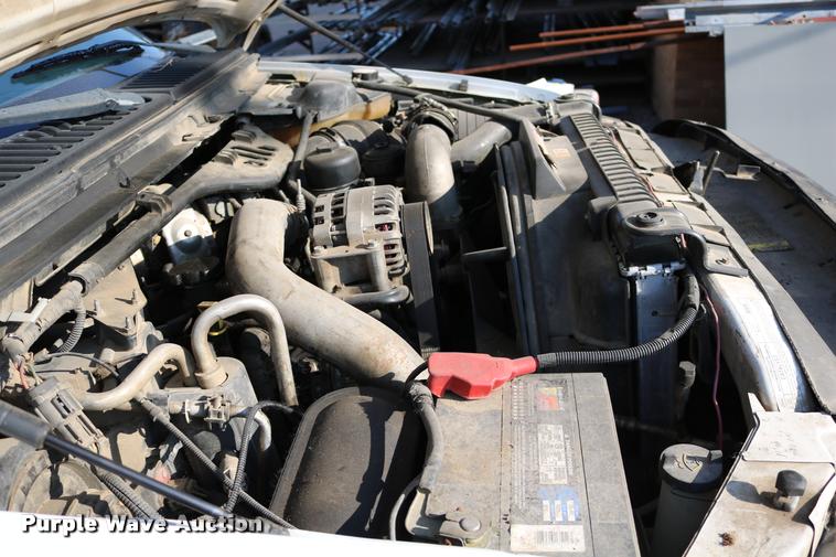 image for item DD0198 2006 Ford F350 Super Duty Crew Cab flatbed pickup truck