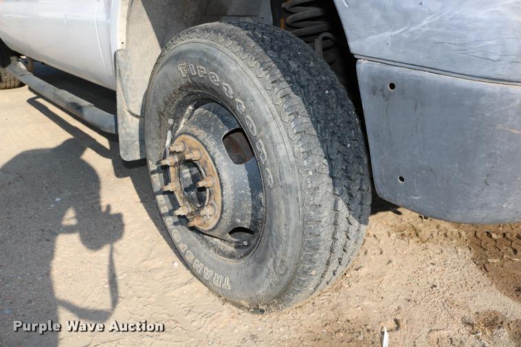 image for item DD0198 2006 Ford F350 Super Duty Crew Cab flatbed pickup truck