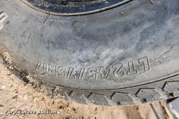 image for item DD0198 2006 Ford F350 Super Duty Crew Cab flatbed pickup truck