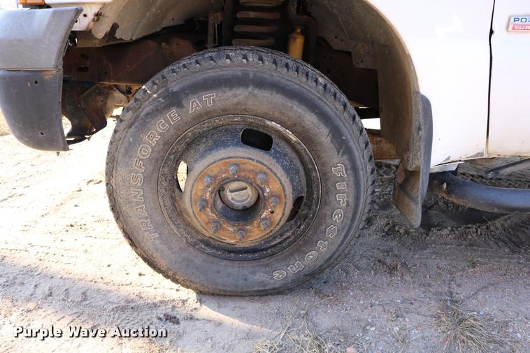 image for item DD0198 2006 Ford F350 Super Duty Crew Cab flatbed pickup truck