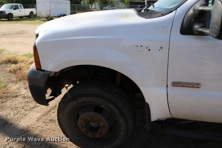 image for item DD0198 2006 Ford F350 Super Duty Crew Cab flatbed pickup truck
