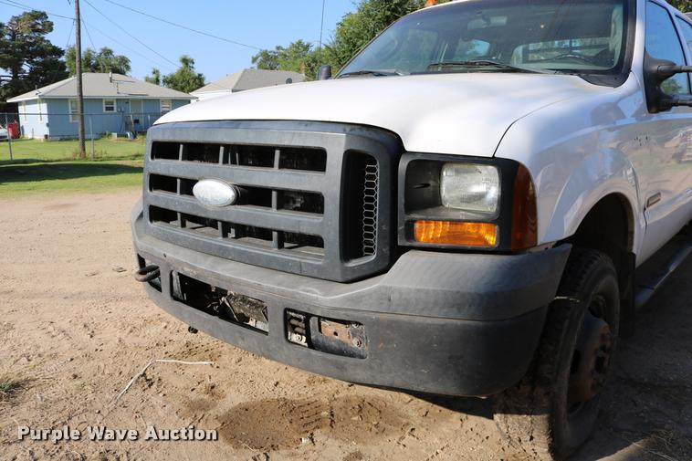 image for item DD0198 2006 Ford F350 Super Duty Crew Cab flatbed pickup truck