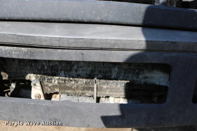 image for item DD0198 2006 Ford F350 Super Duty Crew Cab flatbed pickup truck