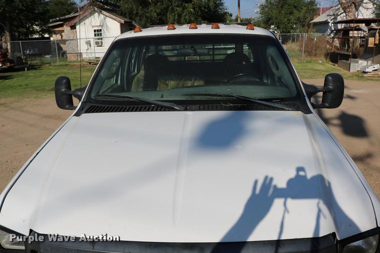 image for item DD0198 2006 Ford F350 Super Duty Crew Cab flatbed pickup truck