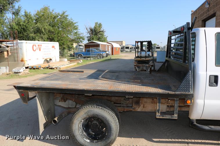 image for item DD0198 2006 Ford F350 Super Duty Crew Cab flatbed pickup truck