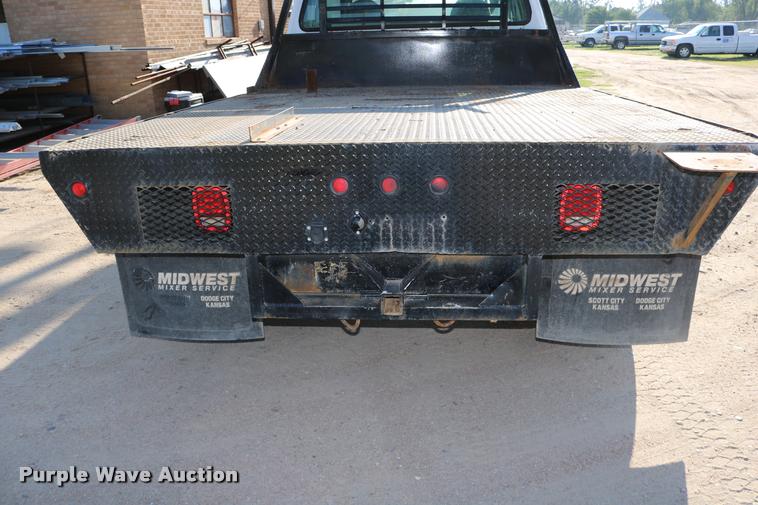 image for item DD0198 2006 Ford F350 Super Duty Crew Cab flatbed pickup truck