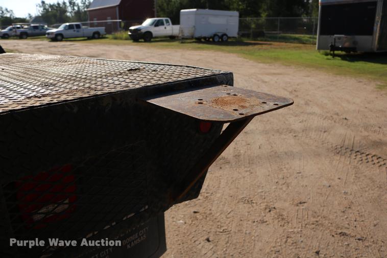 image for item DD0198 2006 Ford F350 Super Duty Crew Cab flatbed pickup truck