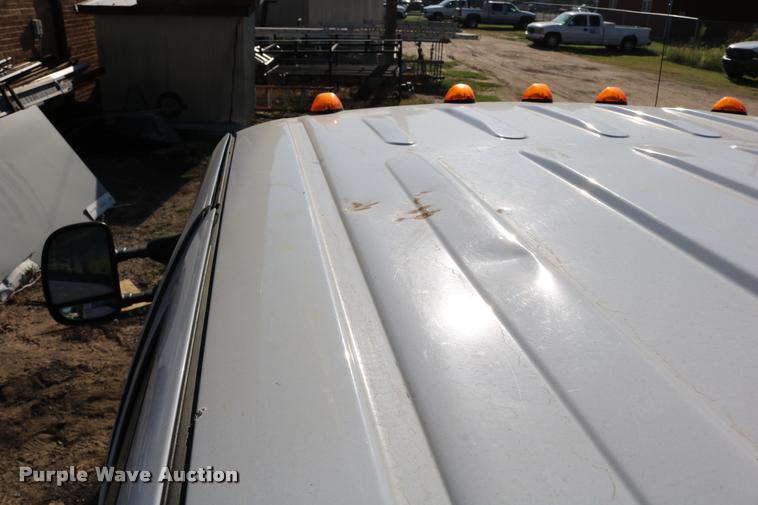 image for item DD0198 2006 Ford F350 Super Duty Crew Cab flatbed pickup truck