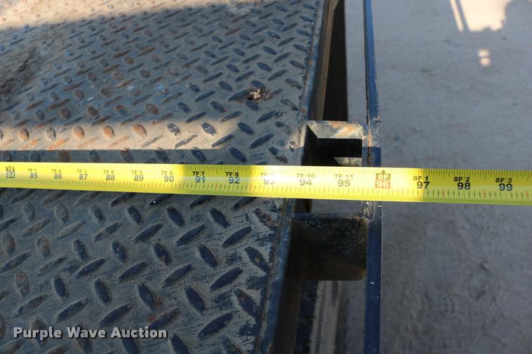 image for item DD0198 2006 Ford F350 Super Duty Crew Cab flatbed pickup truck