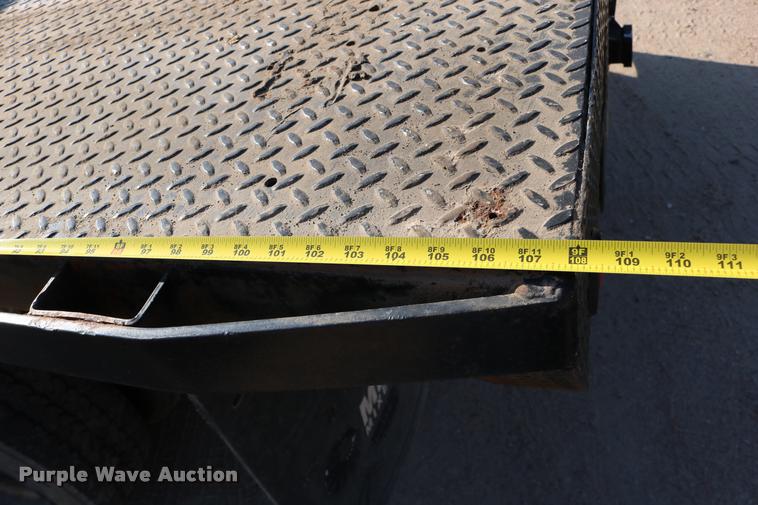 image for item DD0198 2006 Ford F350 Super Duty Crew Cab flatbed pickup truck