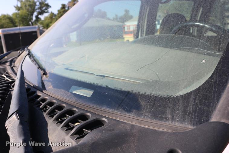 image for item DD0198 2006 Ford F350 Super Duty Crew Cab flatbed pickup truck