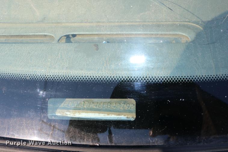 image for item DD0198 2006 Ford F350 Super Duty Crew Cab flatbed pickup truck