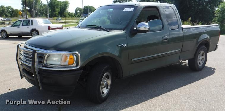 image for item DD0856 2002 Ford F150 XLT SuperCab pickup truck