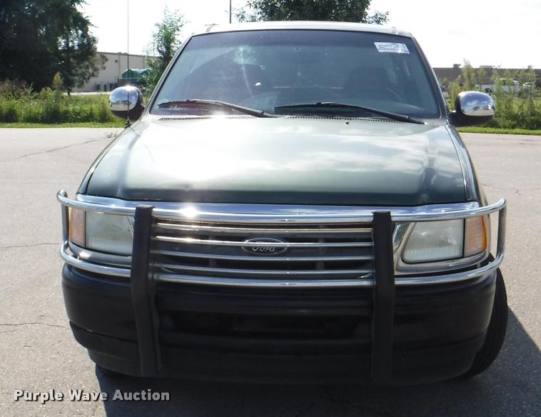 image for item DD0856 2002 Ford F150 XLT SuperCab pickup truck