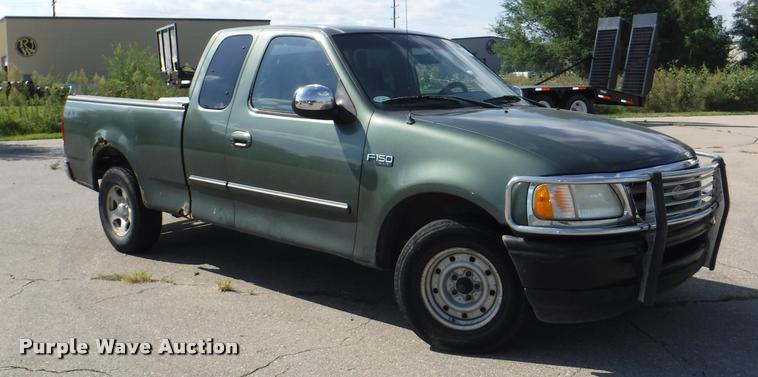 image for item DD0856 2002 Ford F150 XLT SuperCab pickup truck