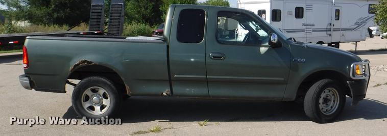 image for item DD0856 2002 Ford F150 XLT SuperCab pickup truck