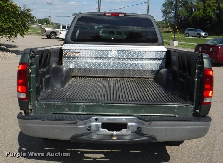 image for item DD0856 2002 Ford F150 XLT SuperCab pickup truck