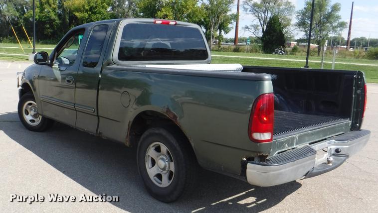 image for item DD0856 2002 Ford F150 XLT SuperCab pickup truck