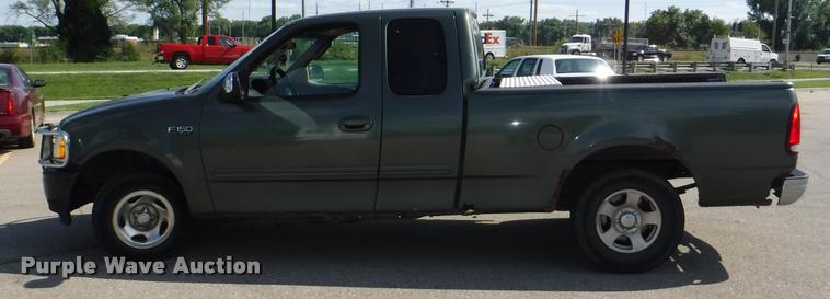 image for item DD0856 2002 Ford F150 XLT SuperCab pickup truck