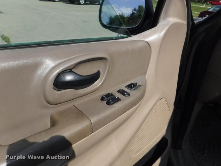 image for item DD0856 2002 Ford F150 XLT SuperCab pickup truck