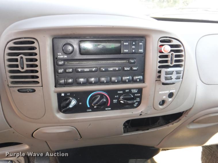 image for item DD0856 2002 Ford F150 XLT SuperCab pickup truck